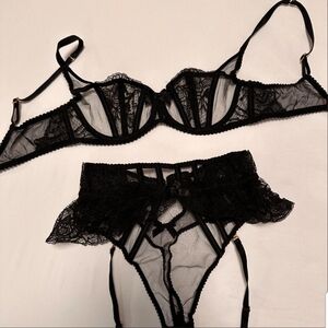 Rozlyn set by Agent Provocateur. Worn a handful of times and there is a hole in